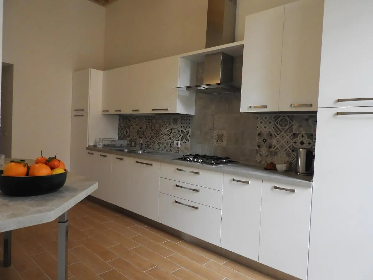 Villa Maghetti - Modernized Flat In Historic Palazzo In The Center Of Luino