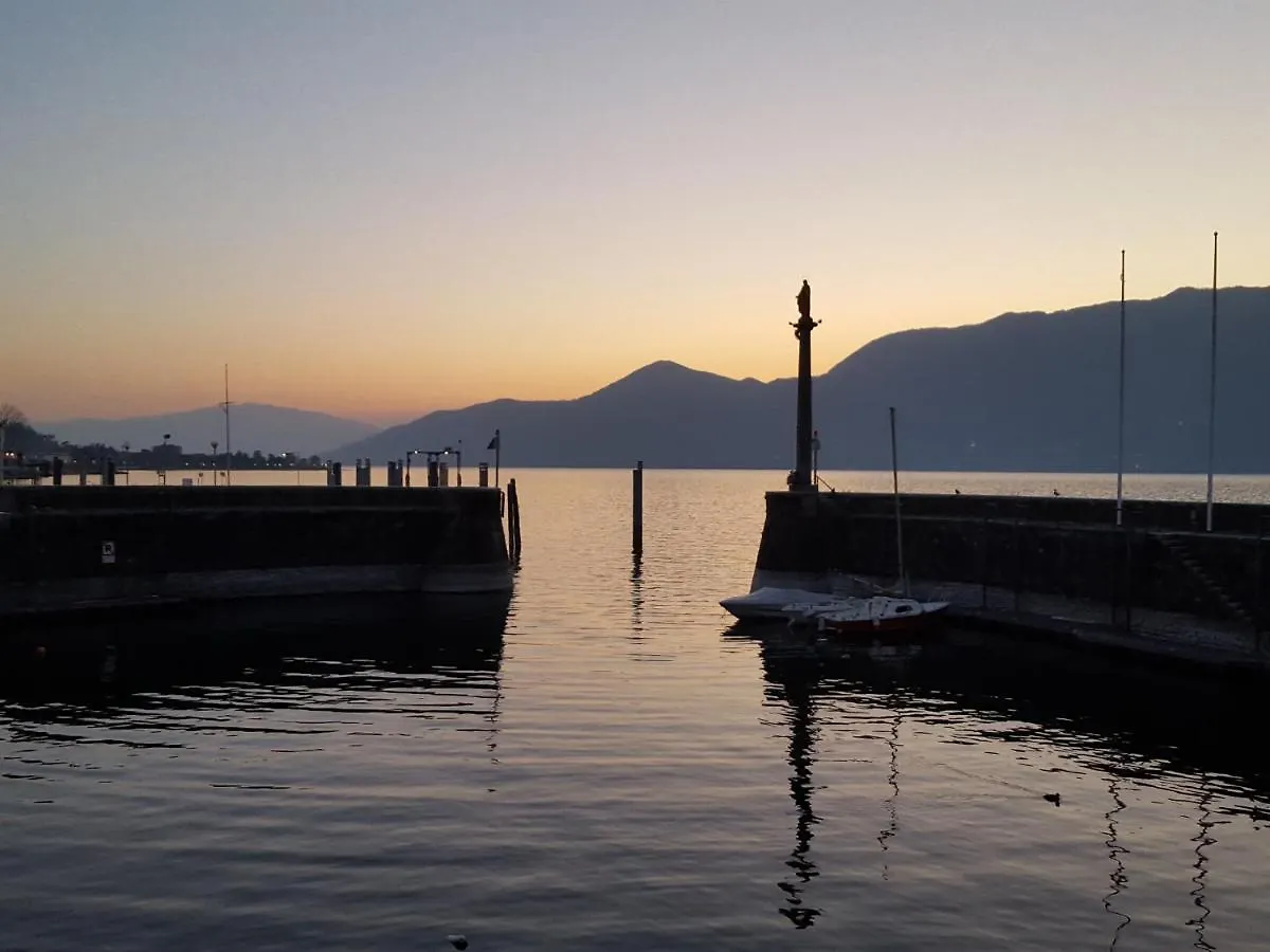Villa Maghetti - Modernized Flat In Historic Palazzo In The Center Of Luino