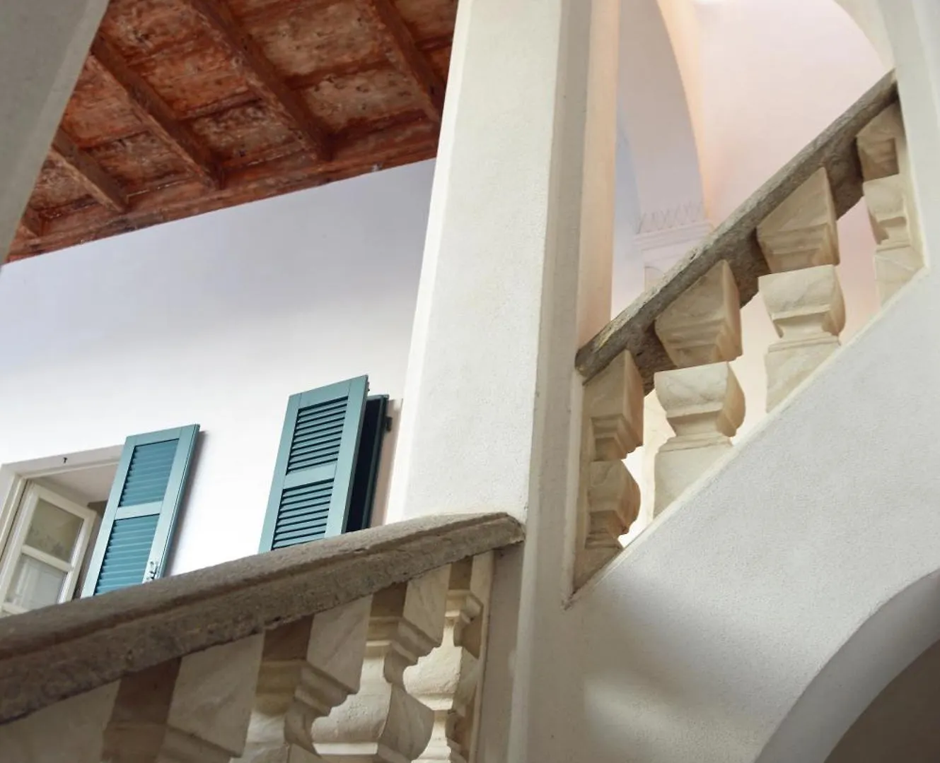 Apartment Villa Maghetti - Modernized Flat In Historic Palazzo In The Center Of Luino