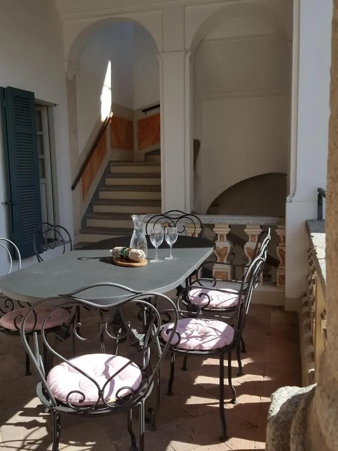 Villa Maghetti - Modernized Flat In Historic Palazzo In The Center Of Luino
