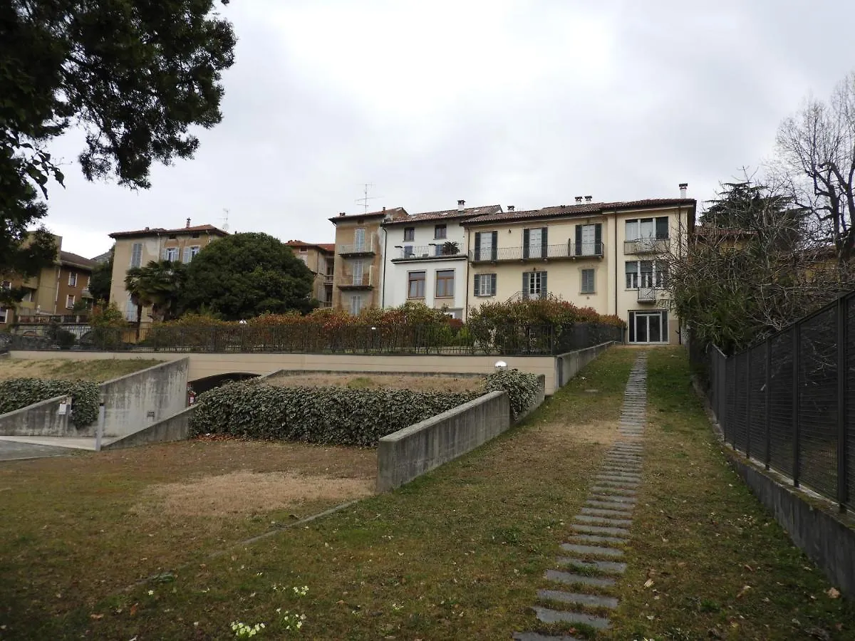 Villa Maghetti - Modernized Flat In Historic Palazzo In The Center Of Luino Apartment