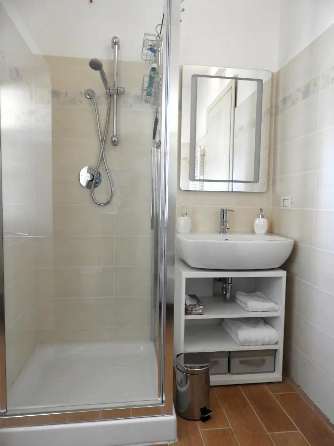 Villa Maghetti - Modernized Flat In Historic Palazzo In The Center Of Luino Apartment